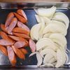 簡単♪あま~い🤭💕ウインナーと玉ねぎのケチャバター炒め✨の工程1
