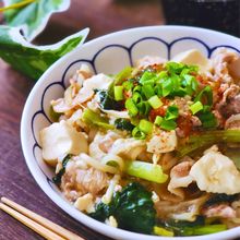 小松菜でさっぱり肉豆腐♪簡単煮こみ5分