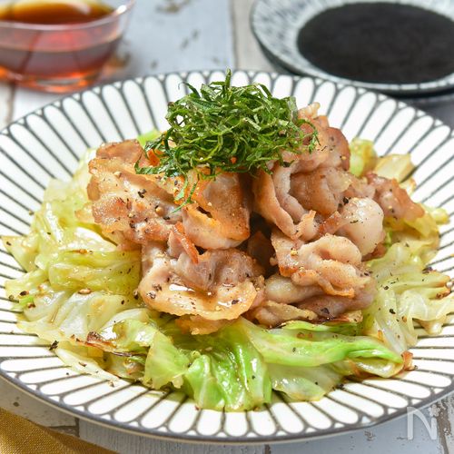 カリカリ豚と焼きキャベツの和風レモンだれ│ワンパンで簡単！