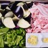 行列の定食屋さんの🍚豚バラなすピーマンの生姜おかか炒め🤩の工程1