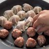 【皮は乗せるだけ！】ワンパン焼き焼売の工程3