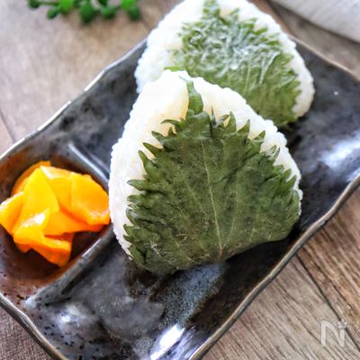 ［大葉の塩漬け梅おにぎり］ヤバうま！大葉の美味しい食べ方