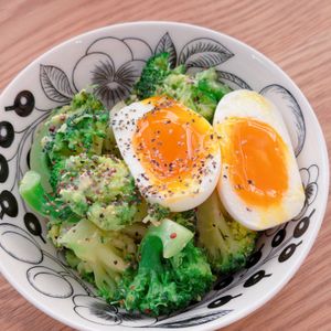 ミルクの作ってみた!投稿(半熟卵とブロッコリーのとろうまサラダ♡)
