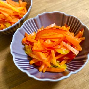 ゆかりの作ってみた!投稿(冷凍OK！　お弁当の彩り副菜　にんじんとパプリカのナムル)