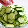 ５分で簡単♪ごま油薫る
きゅうりとわかめのツナマヨ和えの下準備