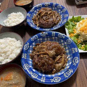 ぽんえりの作ってみた!投稿(【和風煮込みハンバーグ】きのこと玉ねぎの和風だしで♪)