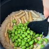 新生姜と枝豆の炊き込みごはん【爽やかな香り♪】液体塩こうじでの工程3