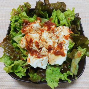よっこの作ってみた!投稿(＼自家製旨ドレ／加熱なし3分【ごま油香る和風醤油豆腐サラダ】)