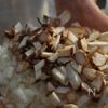 【７歳にニラを食べさせて】ニラとひき肉の甘辛そぼろ炒めの下準備