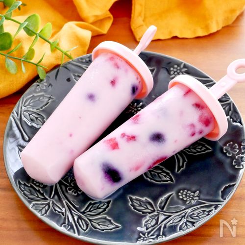 【ベリーカルピスアイス】冷やすまで1分混ぜるだけ!