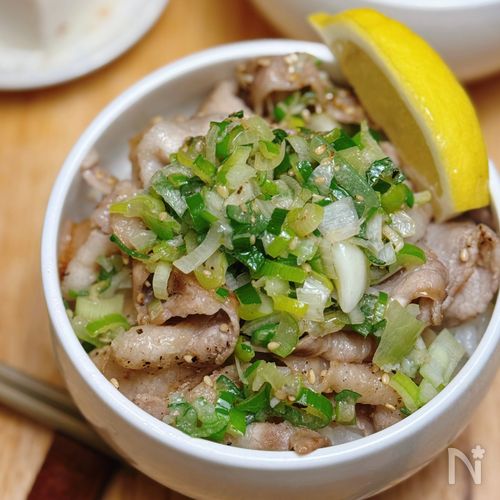 【ネギ塩豚バラ丼】がっつり大満足！ご飯が止まらない！