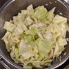 キャベツの塩昆布カレー和えの工程1