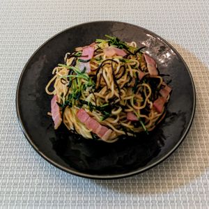 𝔂𝓾𝓶𝓲🍓の作ってみた!投稿(レンジで簡単！豆苗と塩昆布の焼きそば)