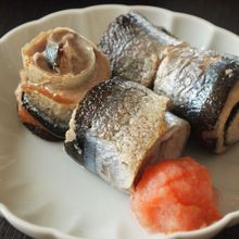焼き秋刀魚のおろしトマト添え