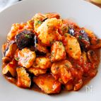『鶏むね肉となすのトマト煮込み』お肉やわらか♪なすはとろん♡