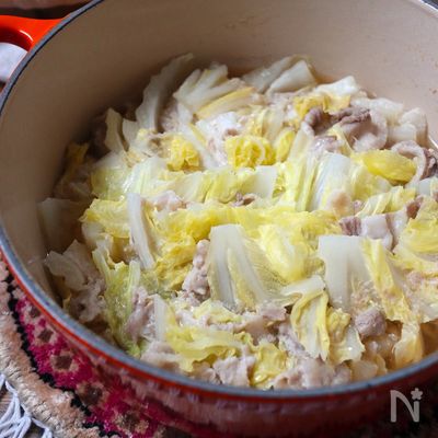 【味噌ラーメン風！？】豚バラ白菜の鶏ガラ味噌スープ重ね煮