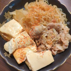 たりおの作ってみた!投稿(とろとろ玉ねぎとしらたきの☆🤩☆味しみしみ豚バラ肉豆腐✨)