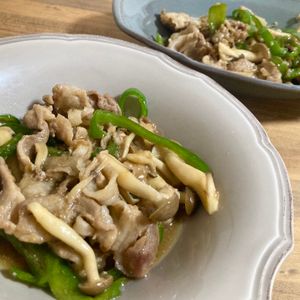 ゆかりの作ってみた!投稿(覚えやすい配合で♩【ピーマンとしめじの豚こま生姜焼き】)