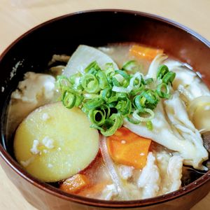 まゆのの作ってみた!投稿(ほっこり♩さつまいもときのこの豚汁)