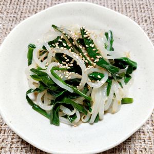 よっこの作ってみた!投稿(\超簡単/レンチン10分【もやしとニラの病みつきナムル】)