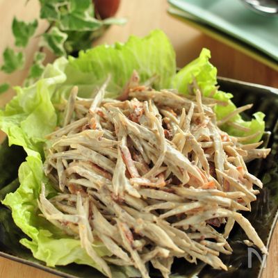 ごぼうとカリカリベーコンの粒マスタードマヨサラダ