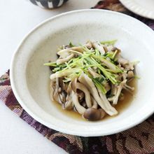 豆苗ときのこのだししょうが蒸し