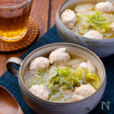 糖質オフだけど食べ応え抜群♪白菜と鶏団子スープ