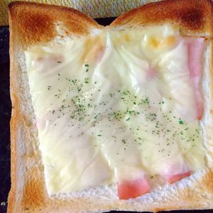 チョロリスの作ってみた!投稿(さわやかな甘味！粒マスベーコンチーズトースト)