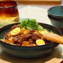 ピリ辛　牛肉とうずらのおこわ
