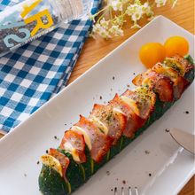 インパクト大‼️ズッキーニのにんにくベーコン挟みオーブン焼き