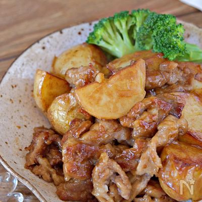 豚こま切れ肉と新じゃがの甘辛炒め