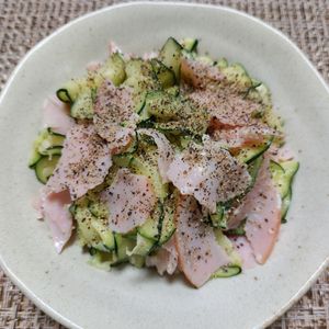 よっこの作ってみた!投稿(ズッキーニとハム《にんにく♡だしマヨサラダ》)
