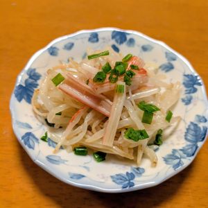ゆきまる🐬🫧の作ってみた!投稿(1分副菜♡『もやしとカニカマの胡麻和え』レンジで完成♪)