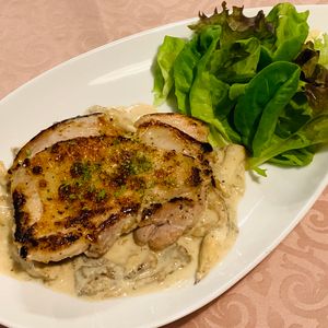 ちぇんの作ってみた!投稿(【パリパリチキンのきのこクリーム】生クリームバター包丁不要)