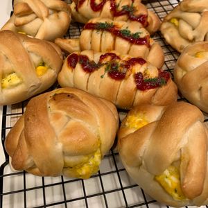 ぐ〜たら子の作ってみた!投稿(朝食に🍳卵ととろーりチーズのふわふわミルクパン)