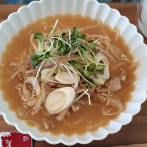 ゆの作ってみた!投稿(【豚もやしピリ辛みそ醤油麺】スープが絶品♬︎お店ラーメン風)