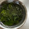菜の花と新玉ねぎのさっぱりわかめサラダの工程3