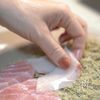 スーパーの刺身盛りがオシャレおつまみに♪『刺身の三色巻き』の工程2