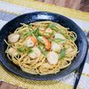 箸で食べる「ホタテと海老の和風スパゲッティ」