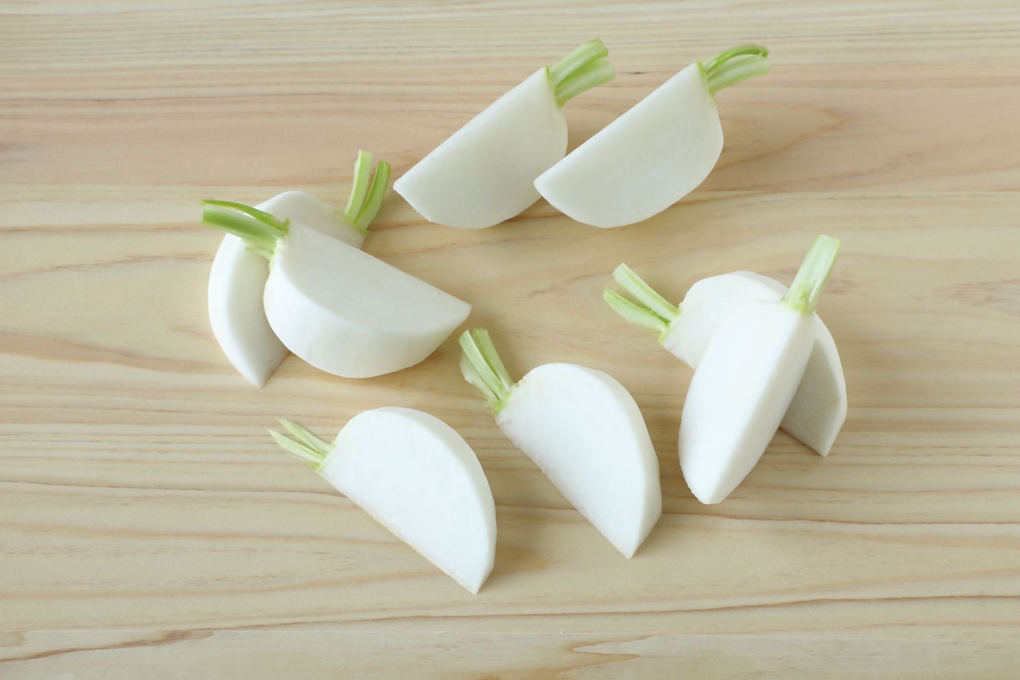 かぶのくし形切り - 野菜の切り方/料理の基礎 | レシピサイトNadia