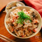 ふっくら美味しい！秋鮭と舞茸の炊き込みご飯