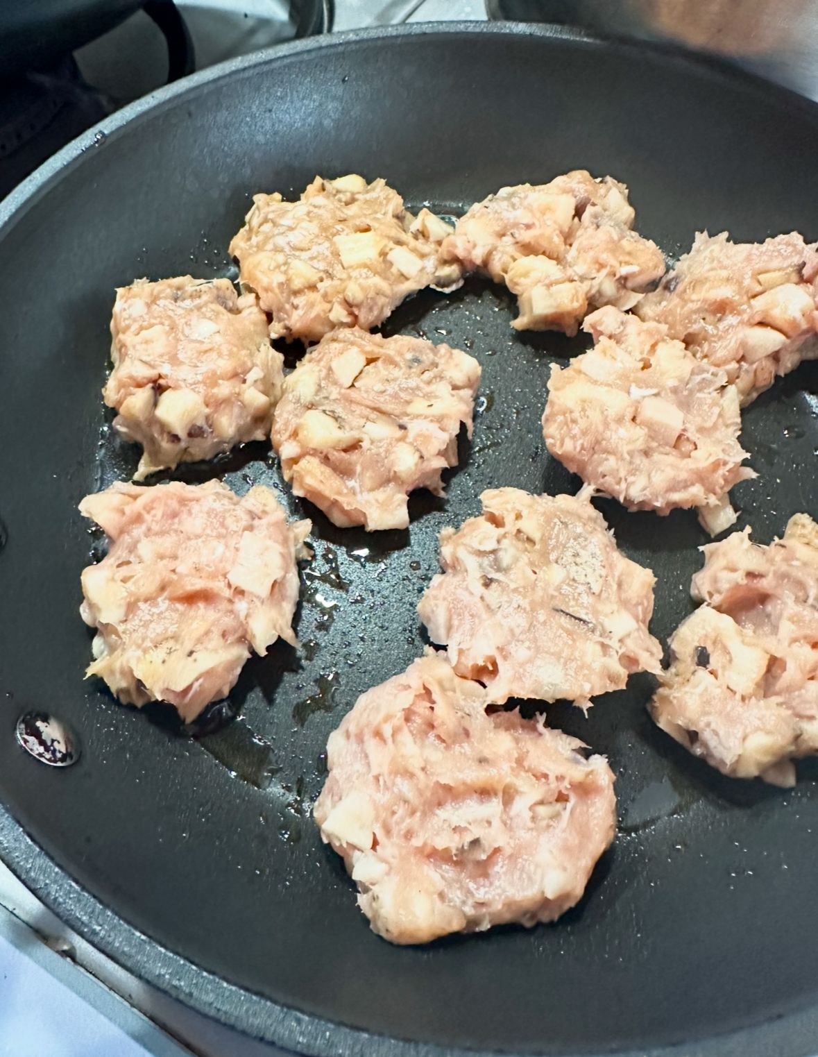 シャキシャキ刻みれんこんと椎茸の鶏つくね | レシピサイトNadia