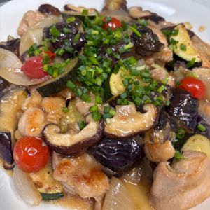 えみりんの作ってみた!投稿(ご飯が進みすぎ！とろ〜り茄子と新玉ねぎと鶏肉のさっぱりポン酢)