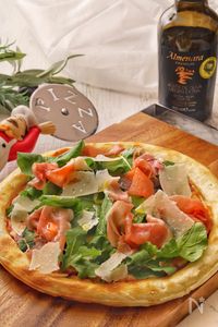 生ハムとルッコラのイタリアンピッツァ ピザ