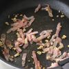 塩昆布が決めて！【大葉とベーコンのガーリックパスタ】の工程2