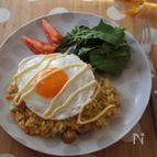 目玉焼きのせカレーチャーハン