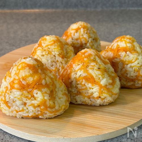 【 にんじんバタポンおにぎり 】