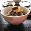 旬の香り♪豚バラ肉・さつまいも・きのこの黒ごま炊き込みご飯