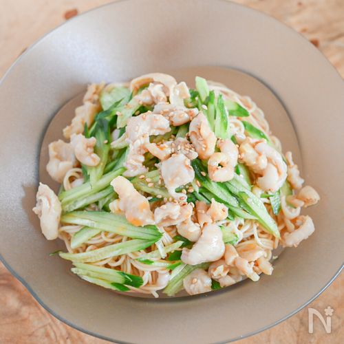 やみつきになるおいしさ!鶏皮ときゅうりのピリ辛みそそうめん
