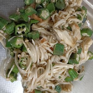 ぽぽペの作ってみた!投稿(【えのきだけとオクラの梅だし和え】つるんとおいしい簡単副菜♪)